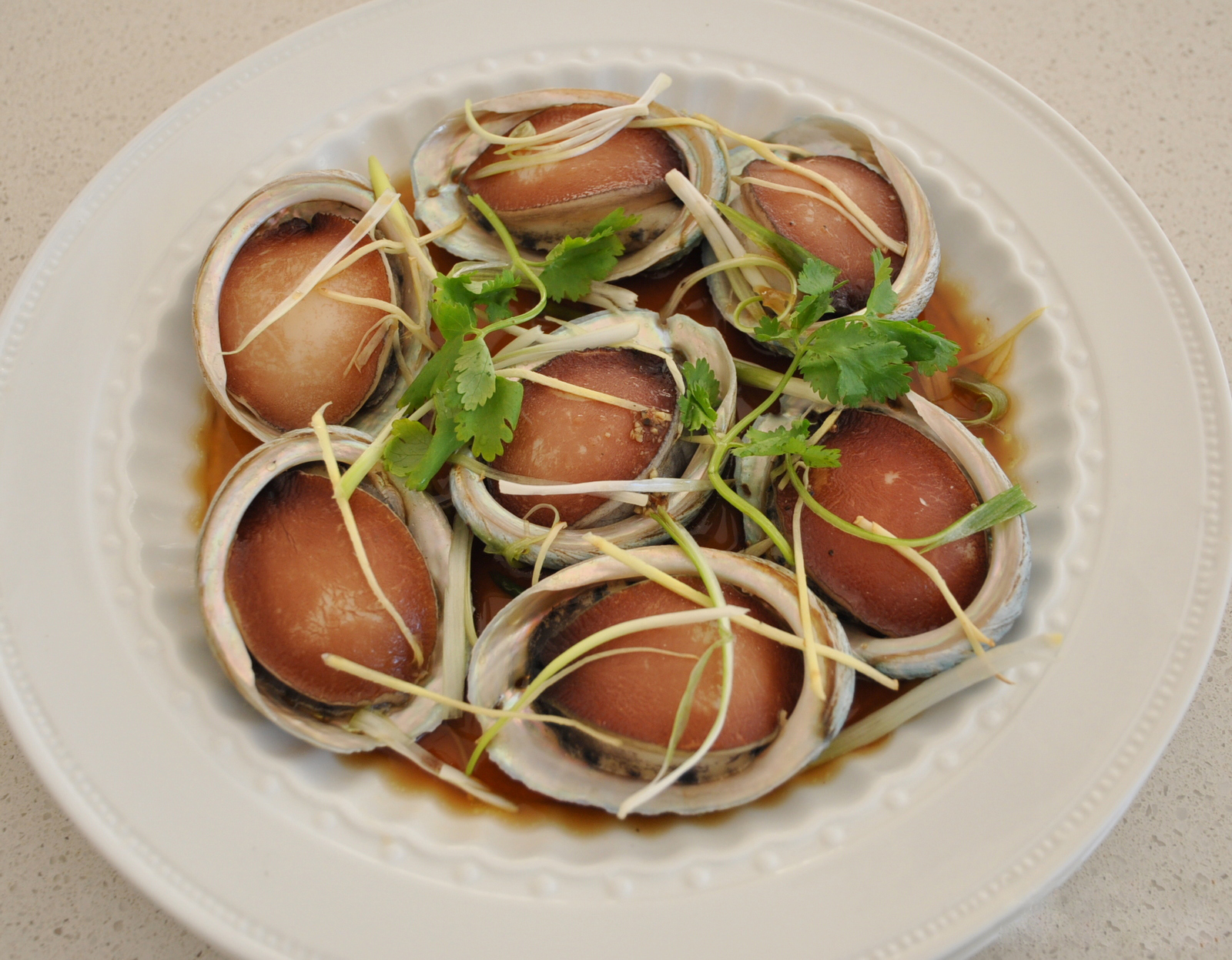 Cách sơ chế bào ngư điêu luyện của đầu bếp tại nhà hàng hải sản Đà Nẵng 