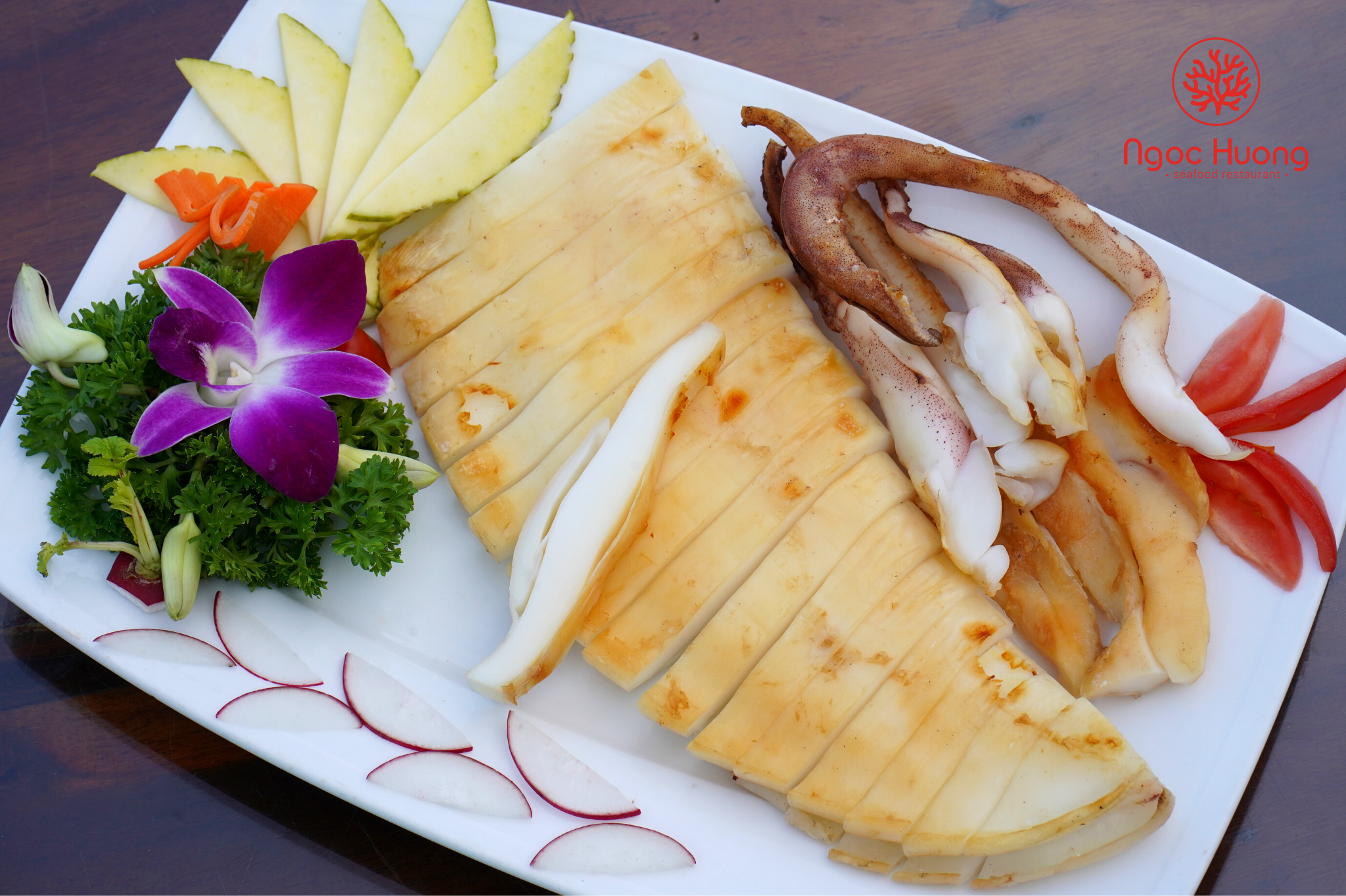 Top 5 hải sản Đà Nẵng ngon nhất Ngọc Hương Seafood Restaurant 1 - Mực một nắng