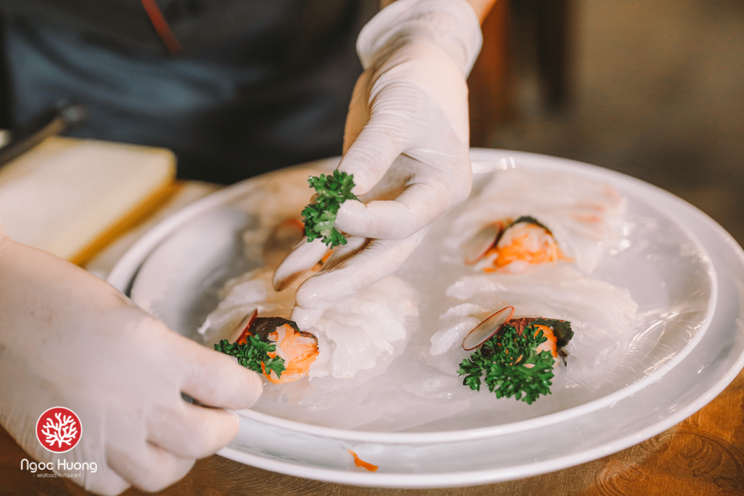 Sashimi cá mú - hải sản Đà thành được nhiều thực khách yêu thích tại Ngọc Hương