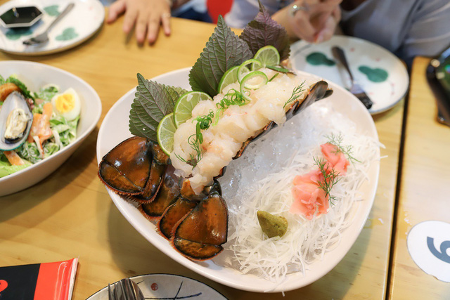Tôm hùm Sashimi - top 3 hải sả Đà thành tại Ngọc Hương